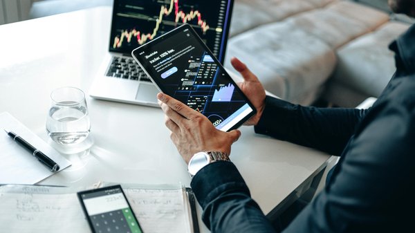 Transforming UK City Traffic: The Impact of AI on Smart Urban Management